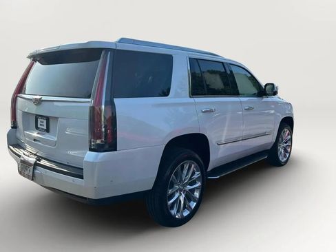Used 2018 Cadillac Escalade Luxury RWD image 3