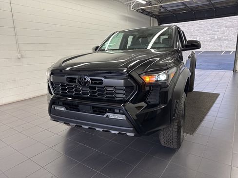 New 2026 Toyota Tacoma TRD Off-Road image 3