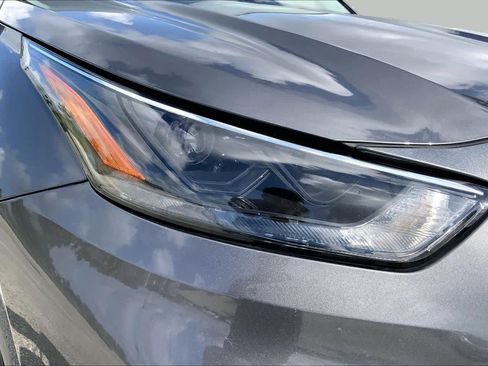 Used 2022 Toyota Highlander LE FWD image 27