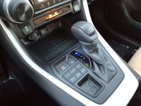 Certified 2023 Toyota RAV4 LE image 17