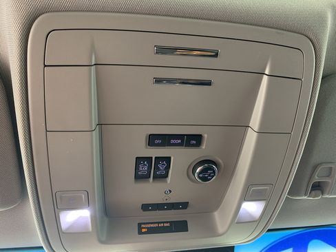 Used 2018 Chevrolet Tahoe LT RWD image 25