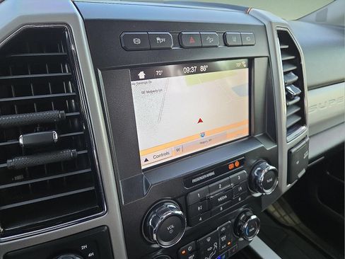 Used 2019 Ford F250 Lariat w/ Lariat Ultimate Package AWD/4WD image 16