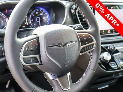 New 2026 Chrysler Pacifica Select image 25