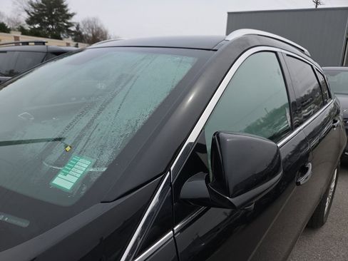 Used 2011 Cadillac SRX Luxury image 10