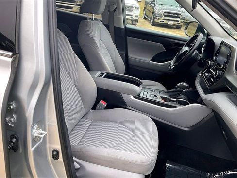 Used 2020 Toyota Highlander LE image 7