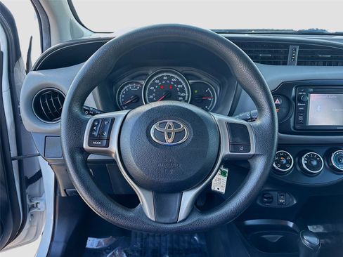 Used 2017 Toyota Yaris L image 12