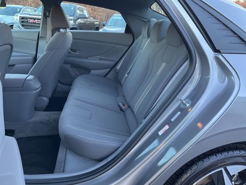 Certified 2023 Hyundai Elantra SEL w/ Convenience Package image 13