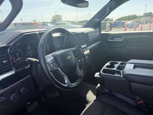 Used 2025 Chevrolet Silverado 1500 LT RWD image 13