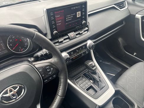 Used 2021 Toyota RAV4 XLE w/ Convenience Package image 24
