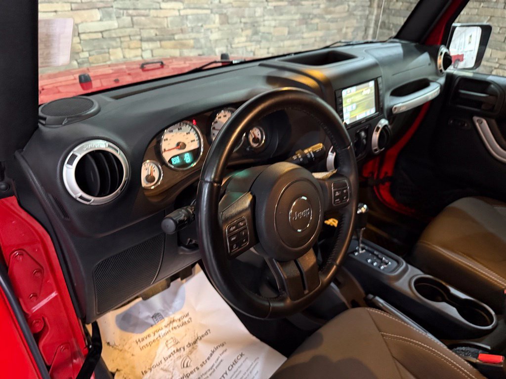 Used 2018 Jeep Wrangler Unlimited Sahara w/ Connectivity Group AWD/4WD image 27