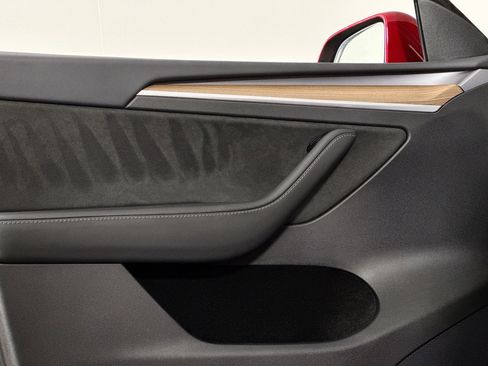 Used 2025 Tesla Model Y Long Range image 17