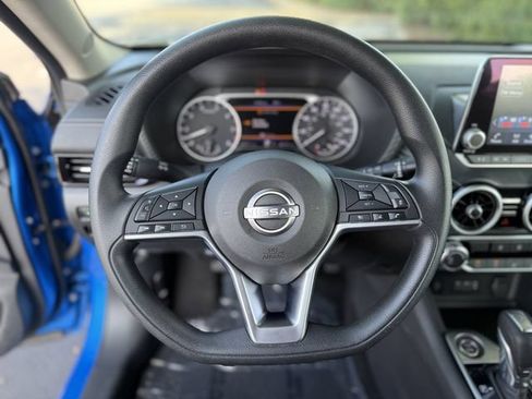 Used 2025 Nissan Sentra SV FWD image 14