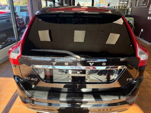 Used 2016 Volvo XC60 T5 Premier w/ Proximity Package image 11