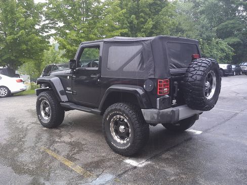 Used 2010 Jeep Wrangler Sahara AWD/4WD image 8