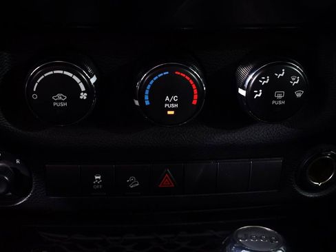 Used 2018 Jeep Wrangler Unlimited Sport S AWD/4WD image 28