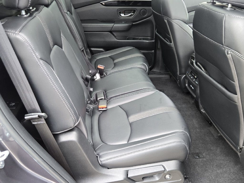 Used 2023 Honda Pilot Touring image 17