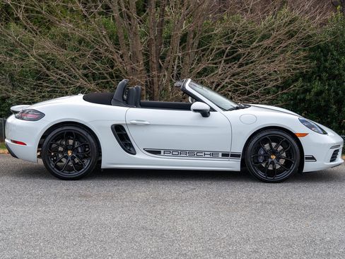Certified 2024 Porsche 718 Boxster image 8