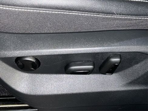 Used 2021 Volkswagen Atlas SE image 34