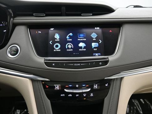 Used 2018 Cadillac XT5 Luxury w/ Driver Awareness Package image 19