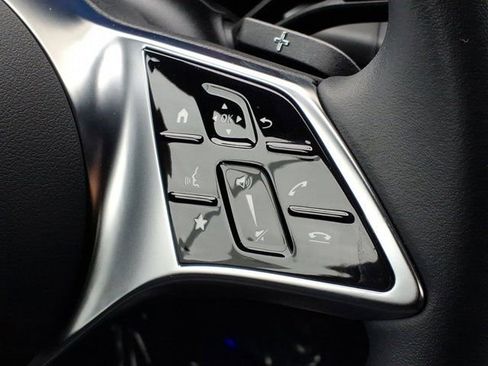 Used 2025 Mercedes-Benz GLC 300 image 11