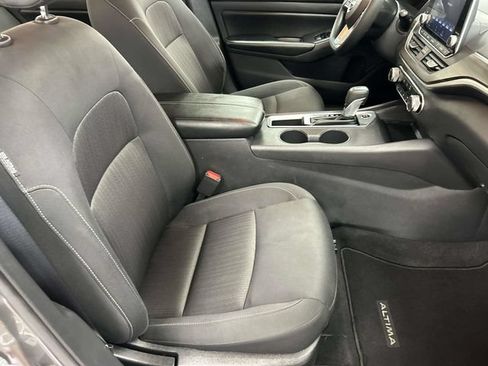 Used 2025 Nissan Altima 2.5 SV FWD image 22