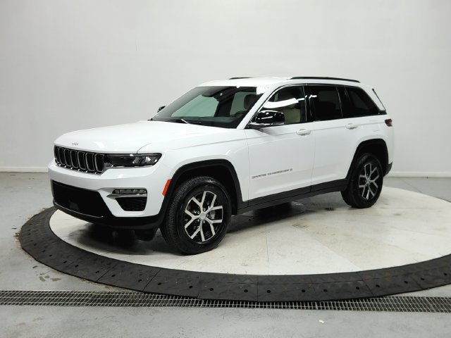 Used 2024 Jeep Grand Cherokee Limited AWD/4WD image 4