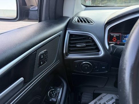 Used 2018 Ford Edge Titanium w/ Equipment Group 301A AWD/4WD image 25
