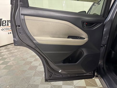 Used 2025 Subaru Forester Premium w/ Convenience Package #2 image 20