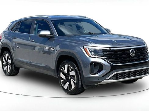 Certified 2025 Volkswagen Atlas Cross Sport SE FWD image 1