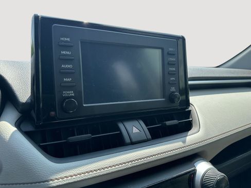 Used 2019 Toyota RAV4 XLE FWD image 12