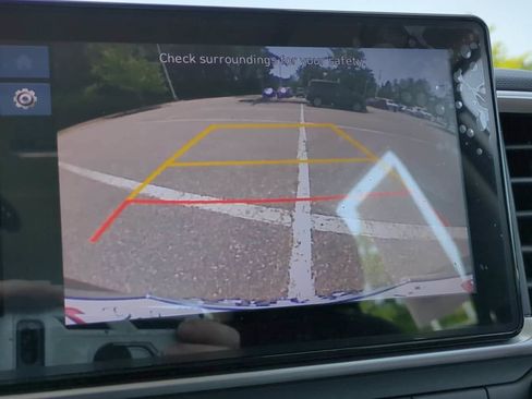Used 2025 Hyundai Venue SEL FWD image 21