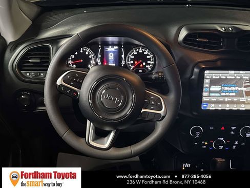 Used 2023 Jeep Renegade Latitude AWD/4WD image 14