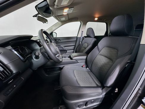 Used 2024 Nissan Pathfinder SV FWD image 13