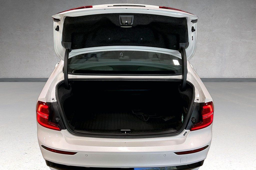 Certified 2024 Volvo S60 B5 Plus w/ Climate Package AWD/4WD image 5