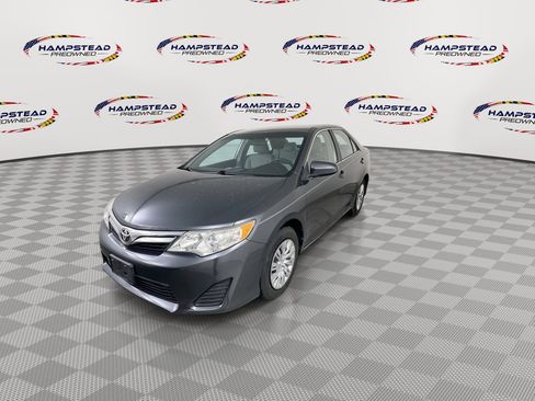 Used 2014 Toyota Camry LE image 4