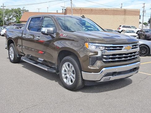 Used 2023 Chevrolet Silverado 1500 LTZ AWD/4WD image 2