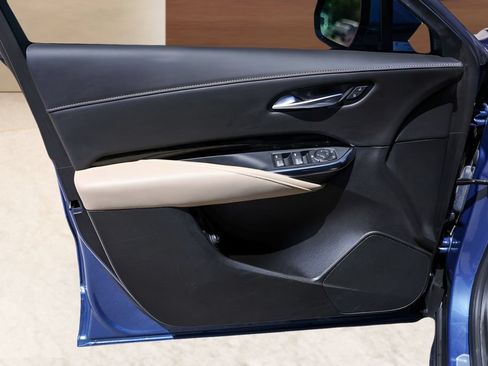 Used 2024 Cadillac XT4 Luxury w/ LPO, Floor Liner Package FWD image 23