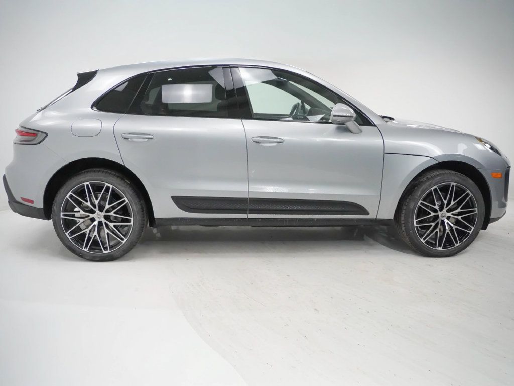 Certified 2026 Porsche Macan AWD/4WD image 9
