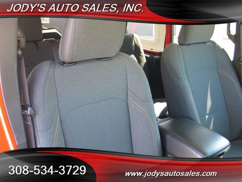 Used 2025 Jeep Wrangler Sport S AWD/4WD image 31