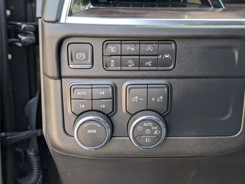 Used 2025 Chevrolet Suburban Z71 image 23