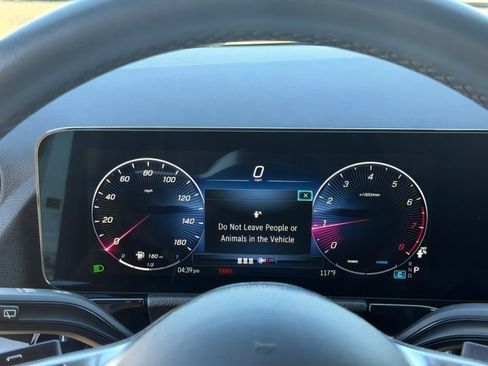 Used 2025 Mercedes-Benz GLA 250 4MATIC image 23