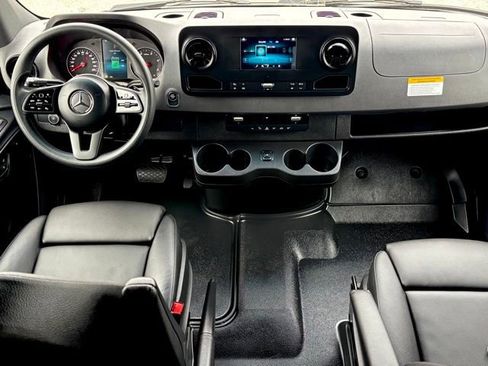 Used 2024 Mercedes-Benz Sprinter 3500 image 26