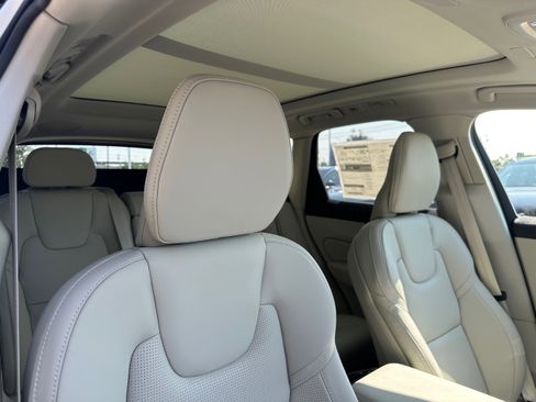 New 2026 Volvo XC60 B5 Ultra image 9