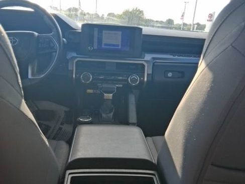 Used 2025 Toyota Tacoma SR5 AWD/4WD image 22