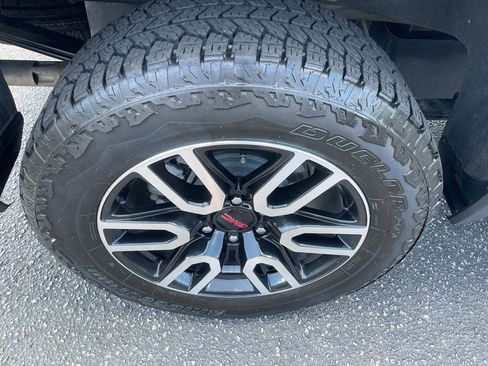 Certified 2025 GMC Sierra 1500 AT4 w/ AT4 Premium Package AWD/4WD image 25