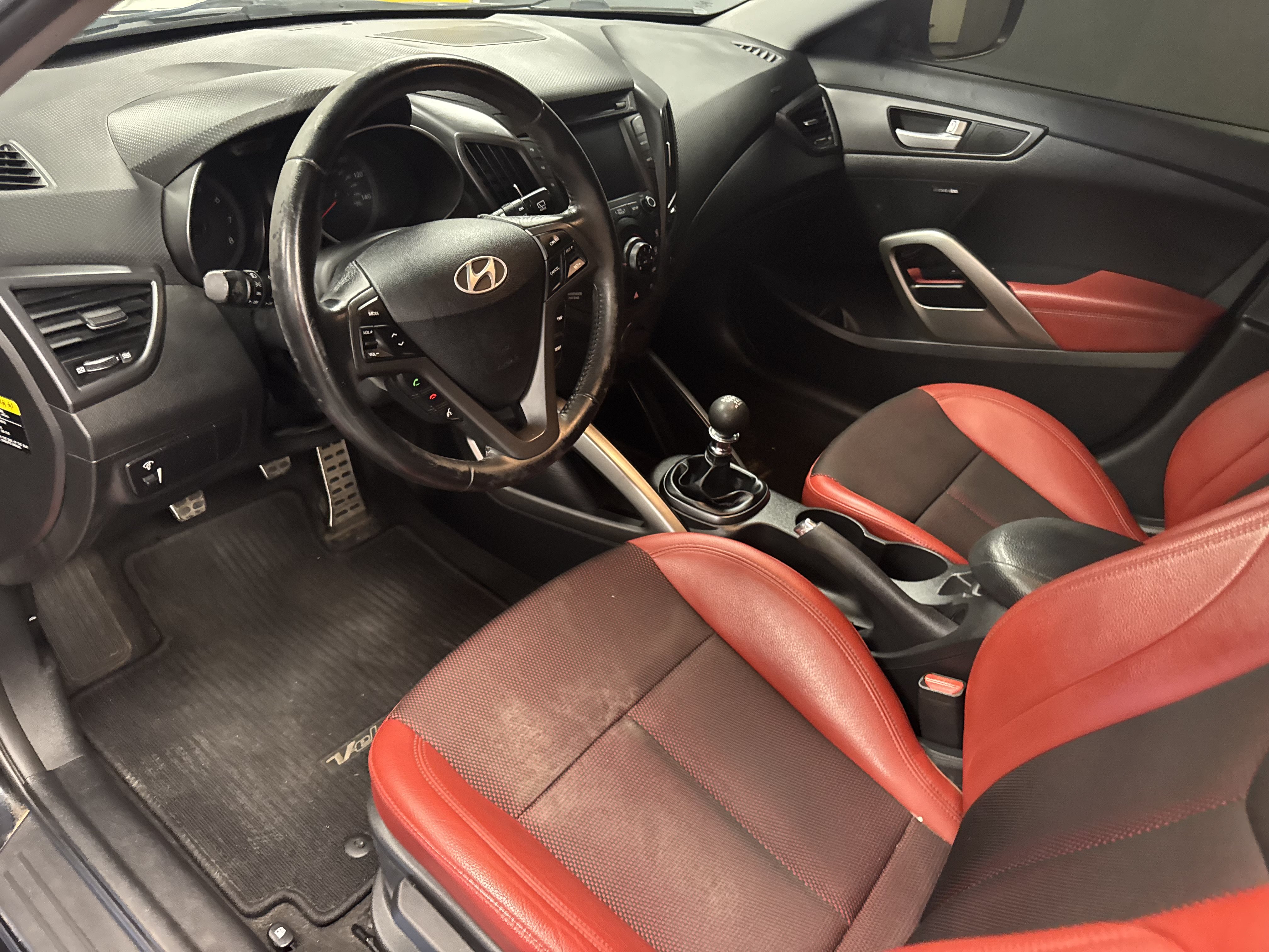 Used 2015 Hyundai Veloster Turbo R-Spec FWD image 9