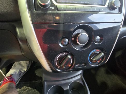 Used 2016 Nissan Versa Note SV image 18