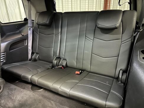 Used 2015 Cadillac Escalade Premium image 34