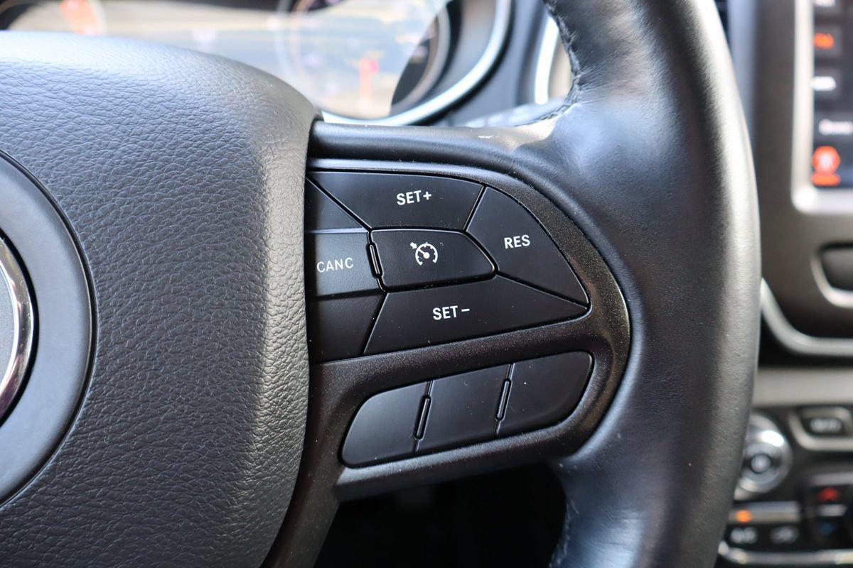 Used 2019 Jeep Cherokee Trailhawk w/ Comfort/Convenience Group AWD/4WD image 30