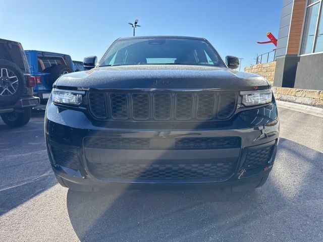 Used 2024 Jeep Grand Cherokee L Altitude AWD/4WD image 8